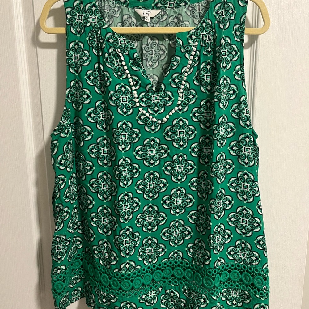 Crown & Ivy top with lace bottom